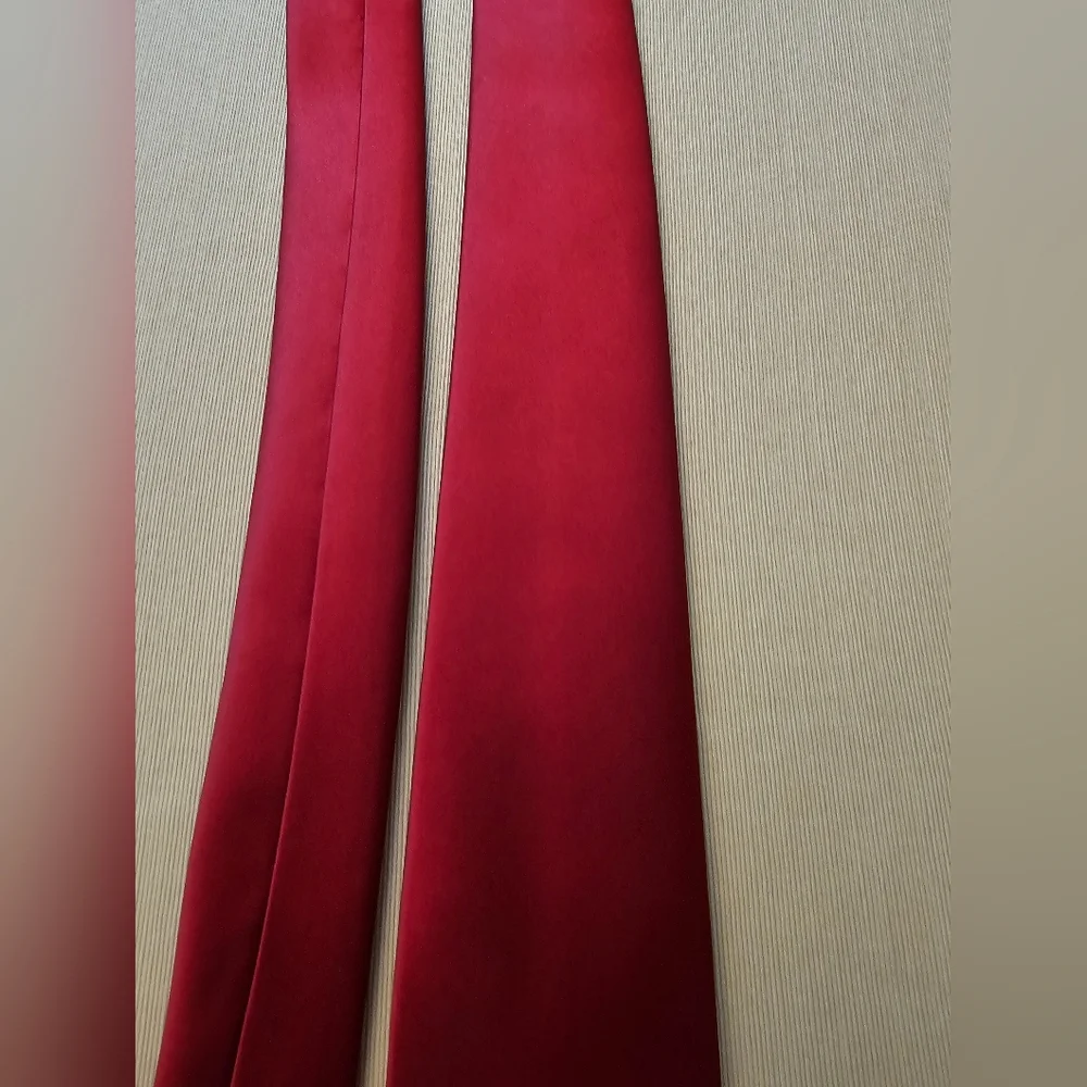 VGUC Boys Dockers Burgundy Tie